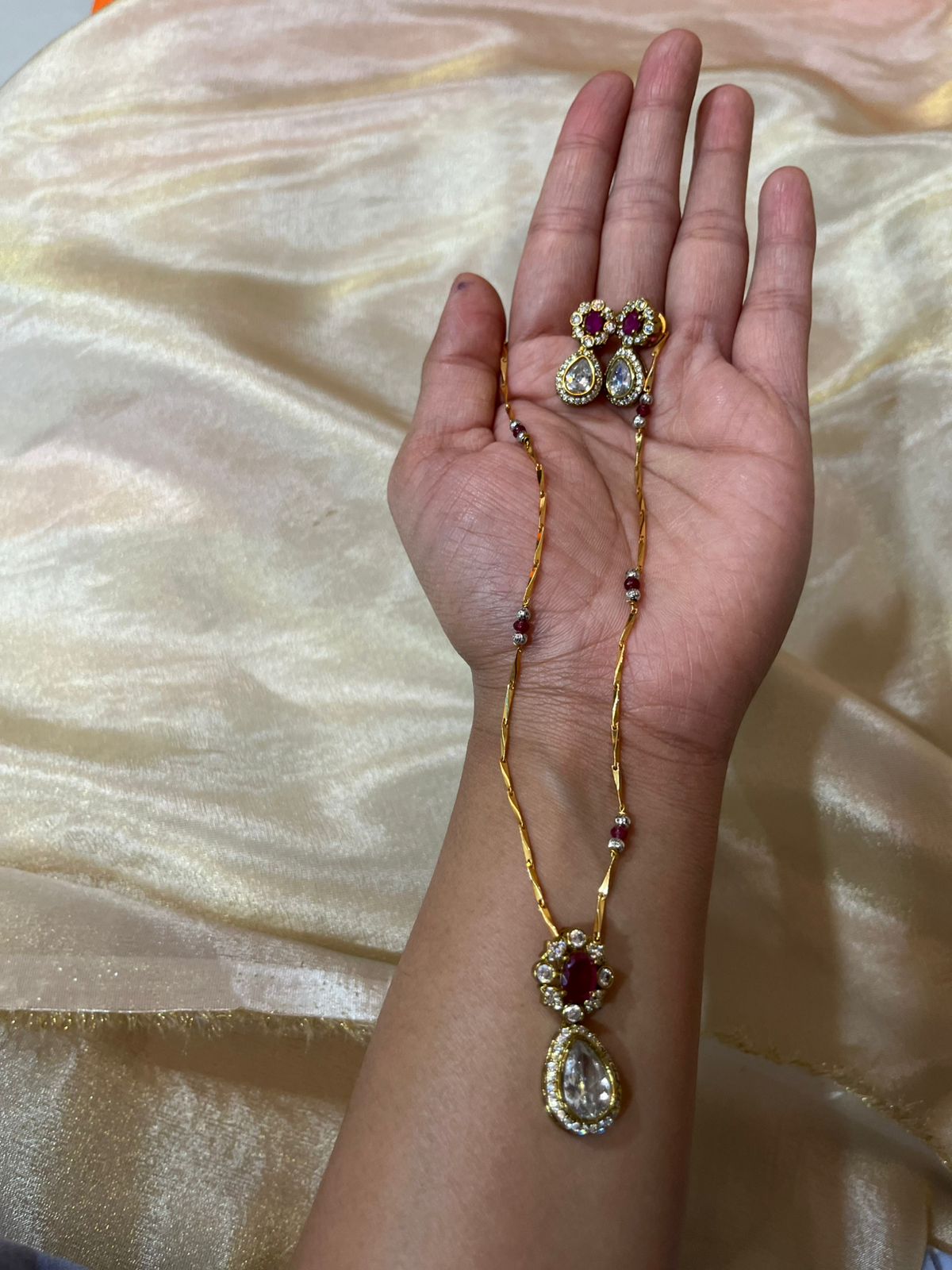 Ruby chain set with removable pendent