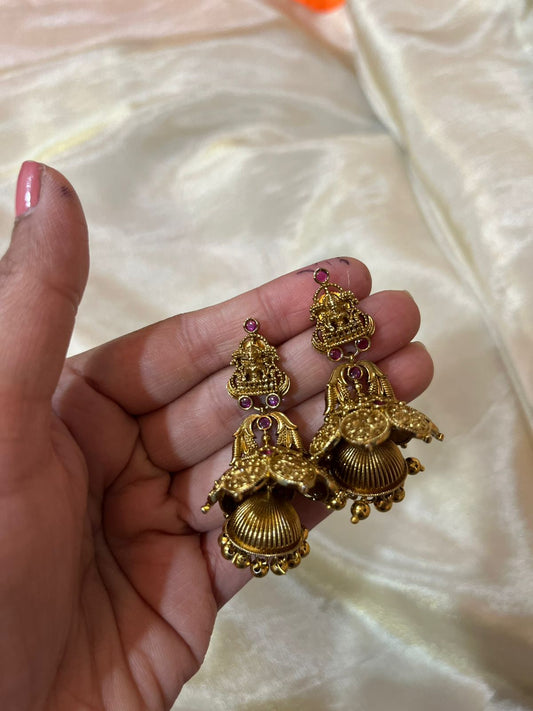 Antique finish Buttas