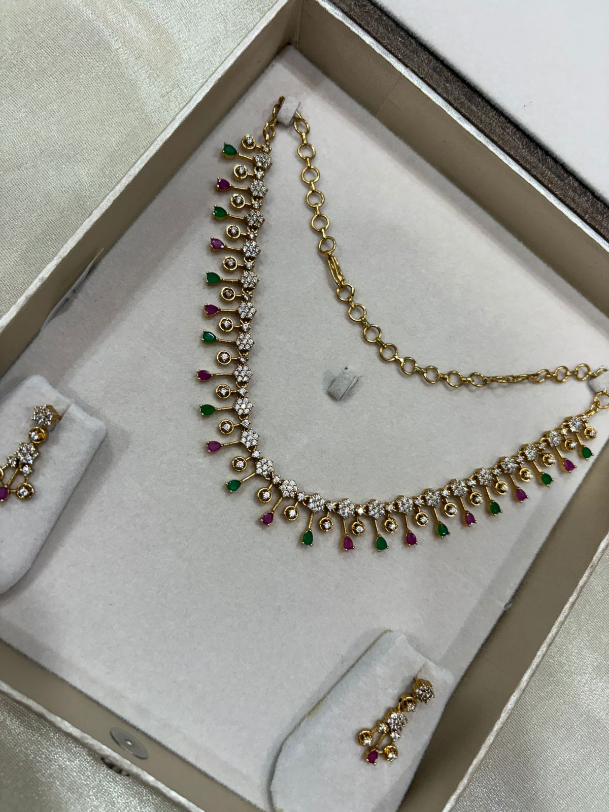 Simple neckset with earrings