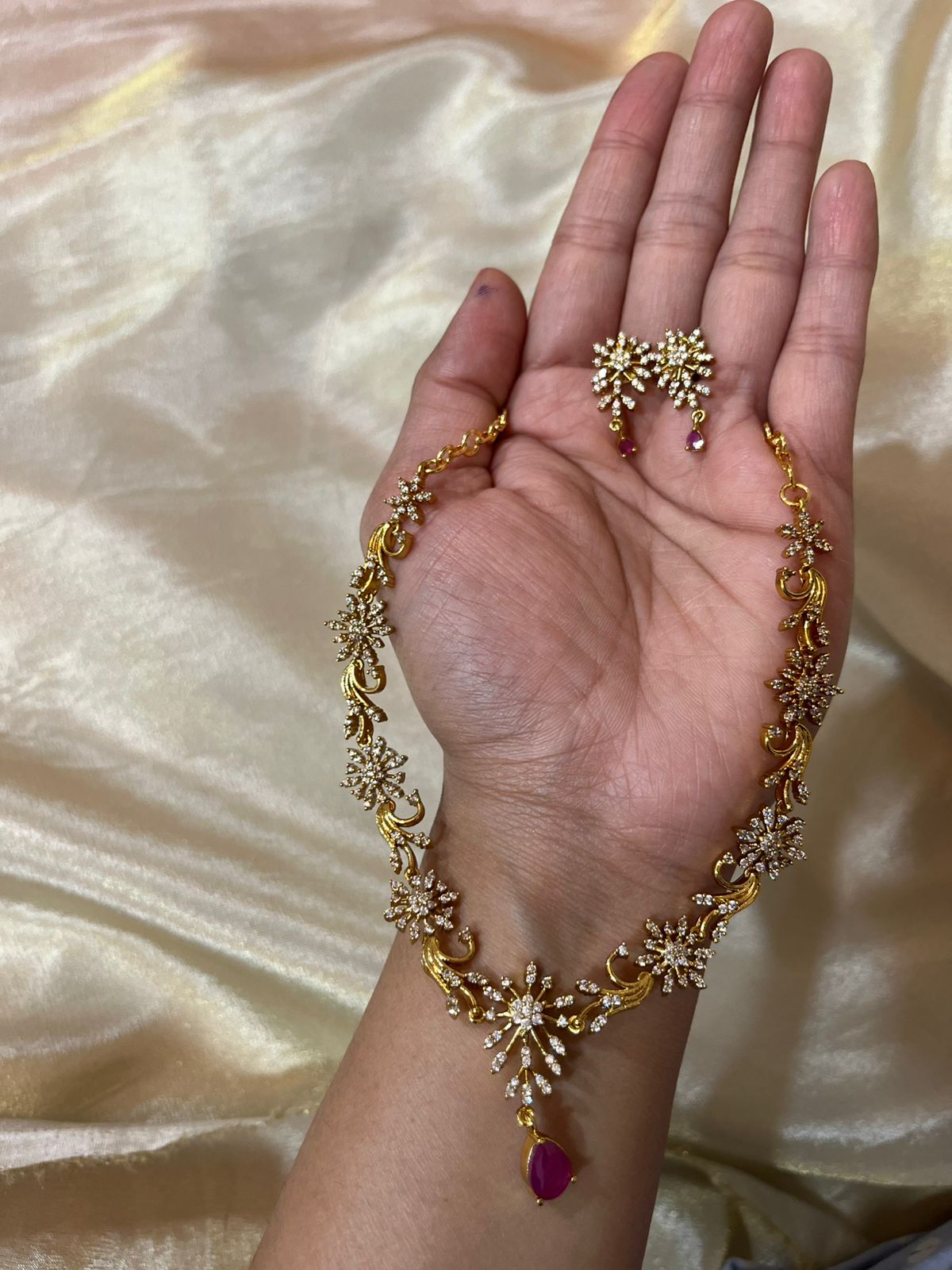 Simple neckset