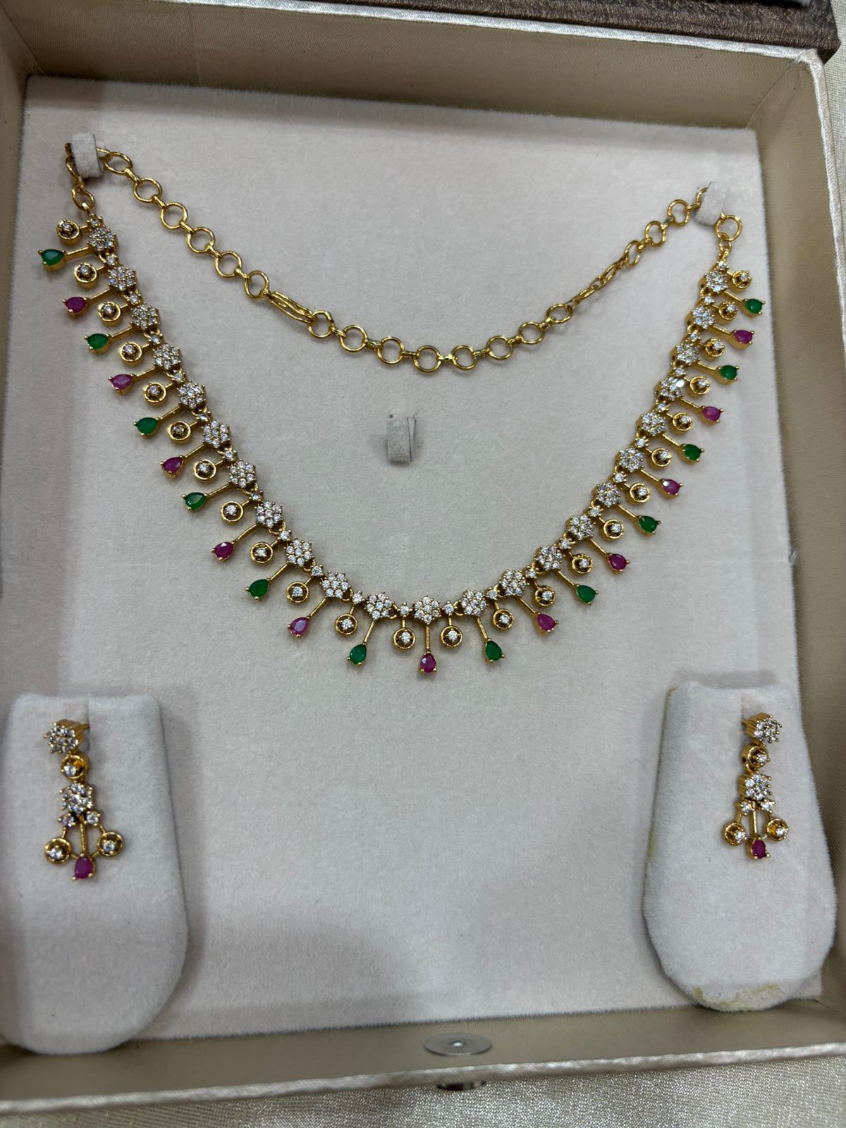 Simple neckset with earrings