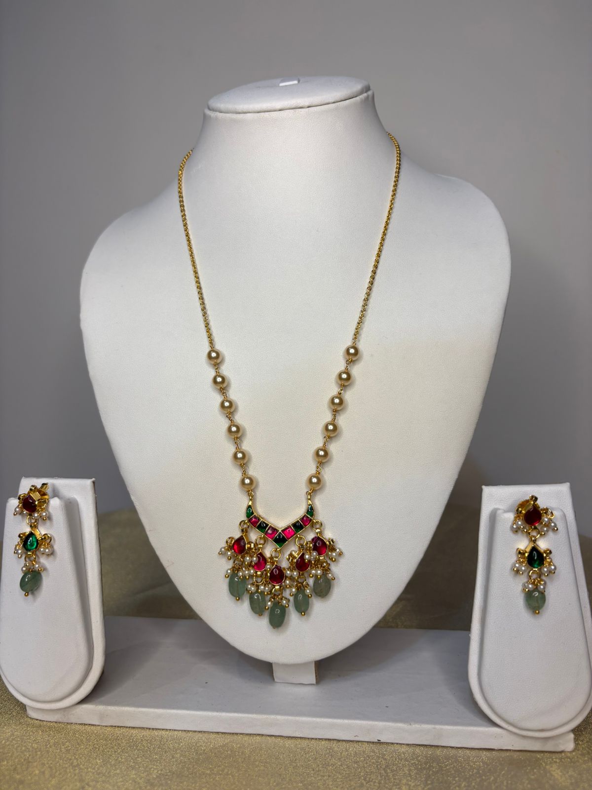 Traditional Pearl chain with Earrings